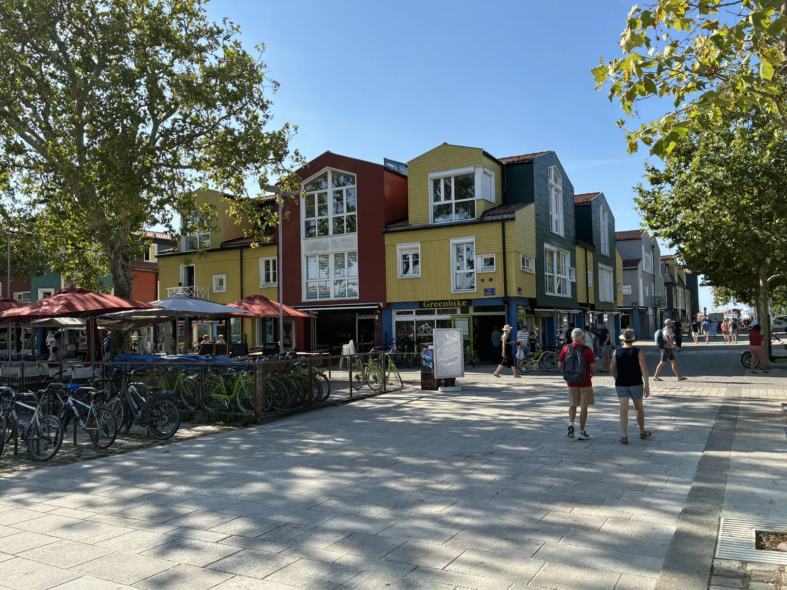 Les maisons de bois colorées du Gabut, quai du Carénage à La Rochelle