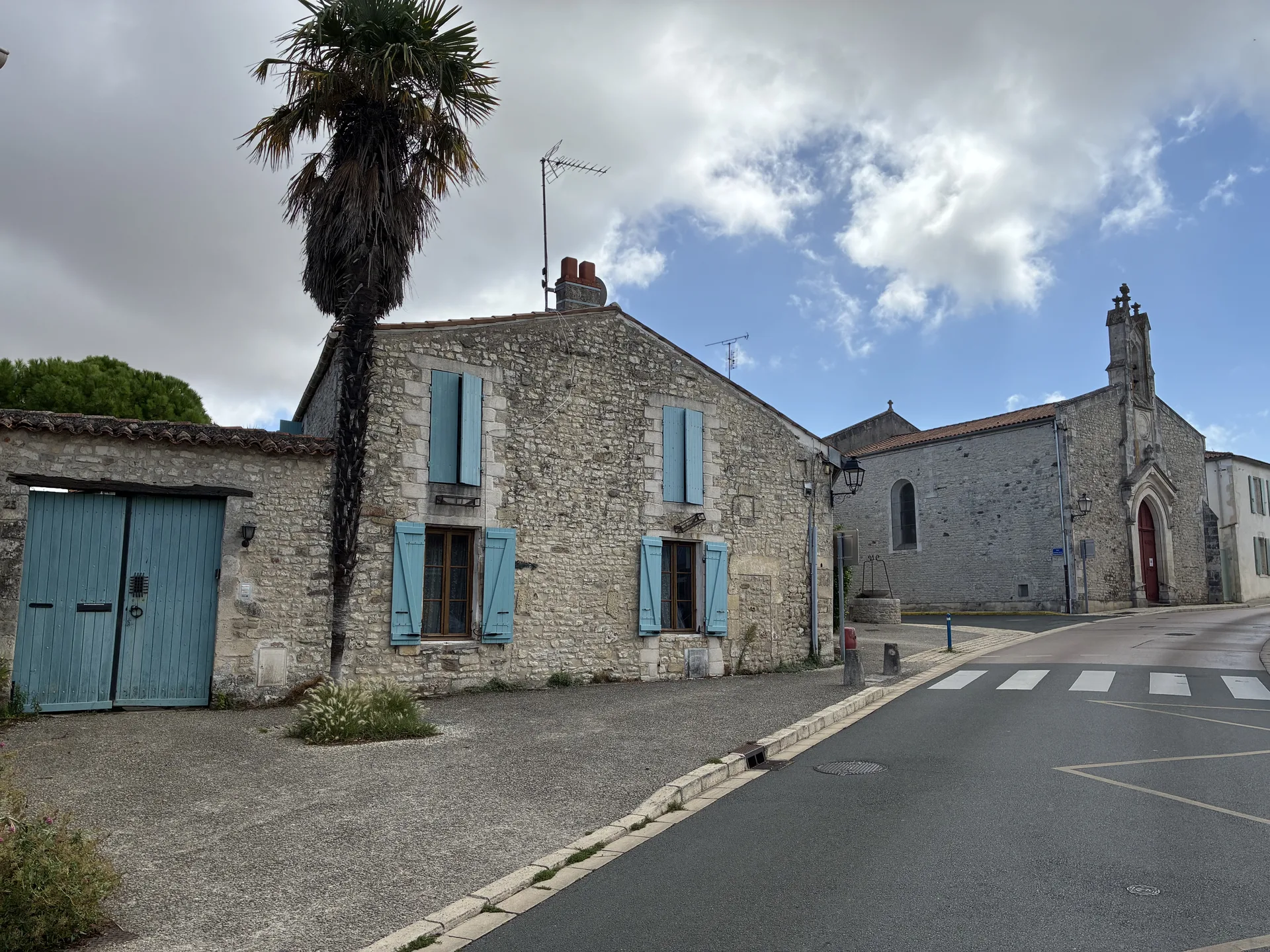 Rue de la République à L'Houmeau, village de l'agglomération de La Rochelle