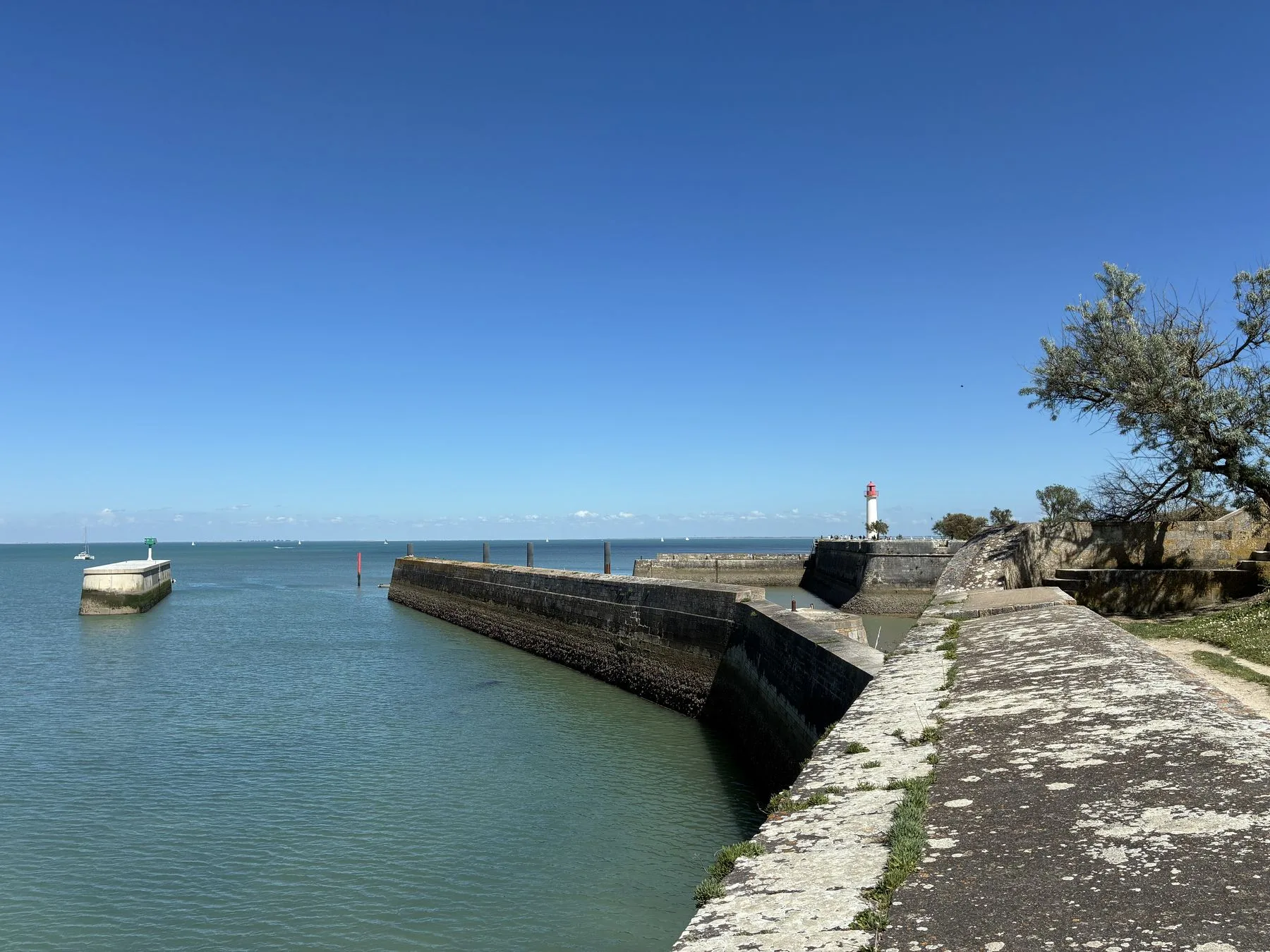 Passe du Martray, entrée du port de Saint-Martin-de-Ré, Île de Ré