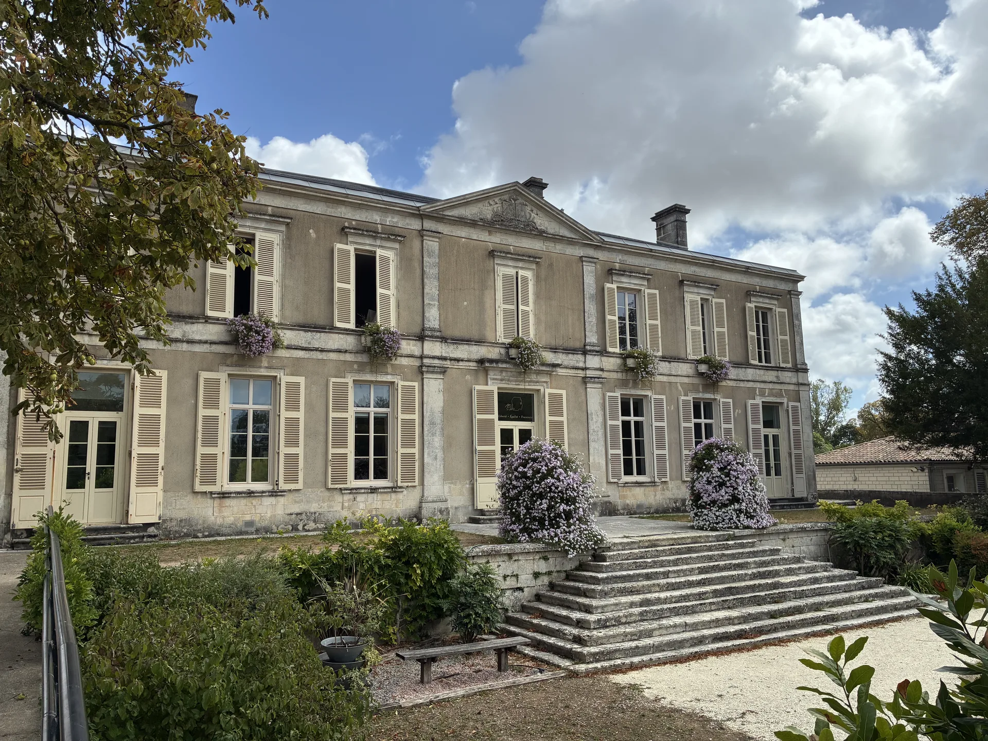 Mairie de Nieul-sur-Mer, avenue du Parc, commune de l'agglomération de La Rochelle