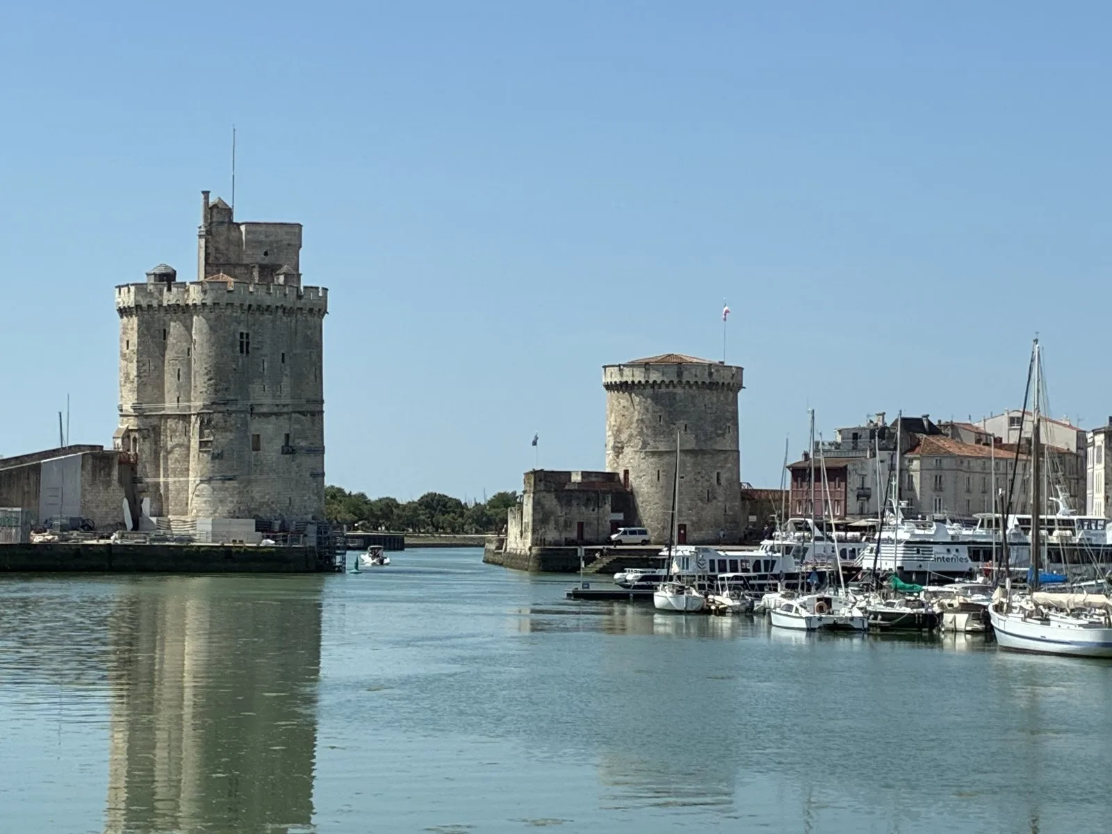 Les tours du Vieux-Port de La Rochelle, tour Saint-Nicolas et tour de la Chaîne